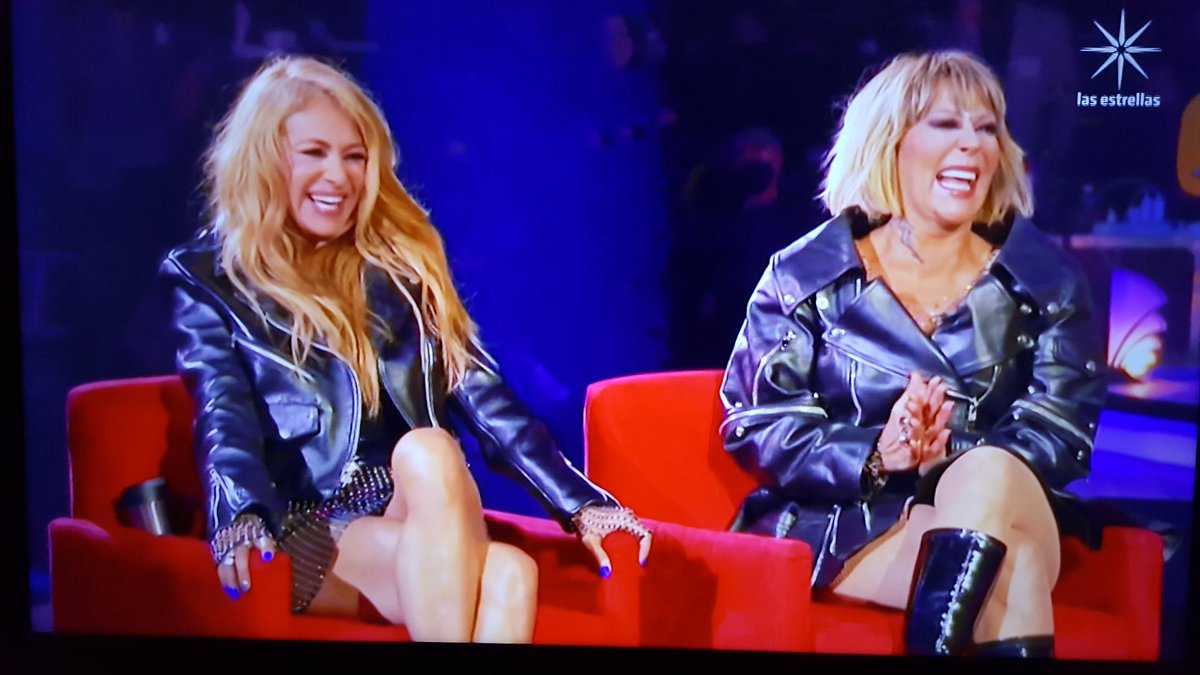 Viendo <a href="/LaNocheShow2022/">LaNoche</a> por <a href="/Televisa/">Televisa</a> a las #Perrisimas <a href="/Al3jandraGuzman/">Alejandra Guzmán</a> &amp; <a href="/PaulinaRubio/">Paulina Rubio</a> #LaNocheConLE #CanalDeLasEstrellas #PerrisimasTour