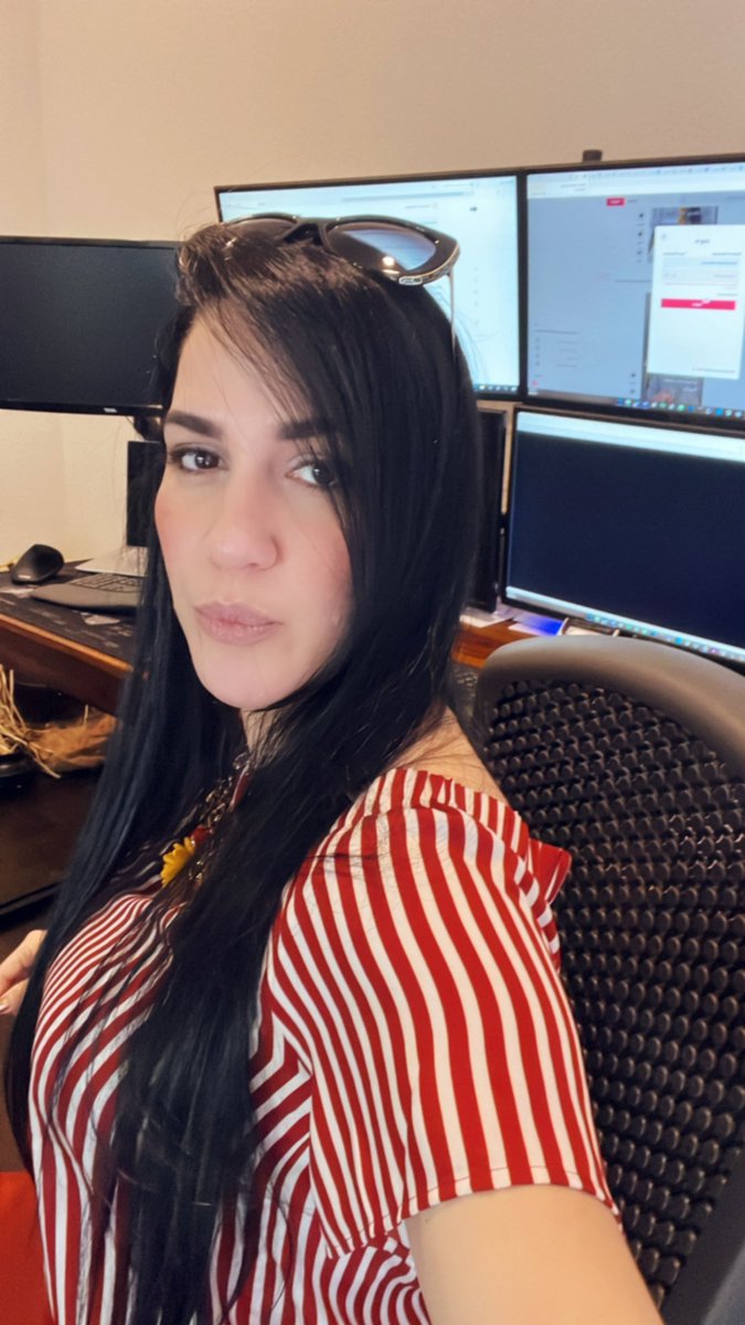 KimerasInSTEM's tweet photo. NFTs, Money and IT never sleep 🎨💸👩🏻‍💻🤣🥰 #Kimering #IT #NFTCommunity Working mode 👩🏻‍💻 https://t.co/UgwJBYGV8w