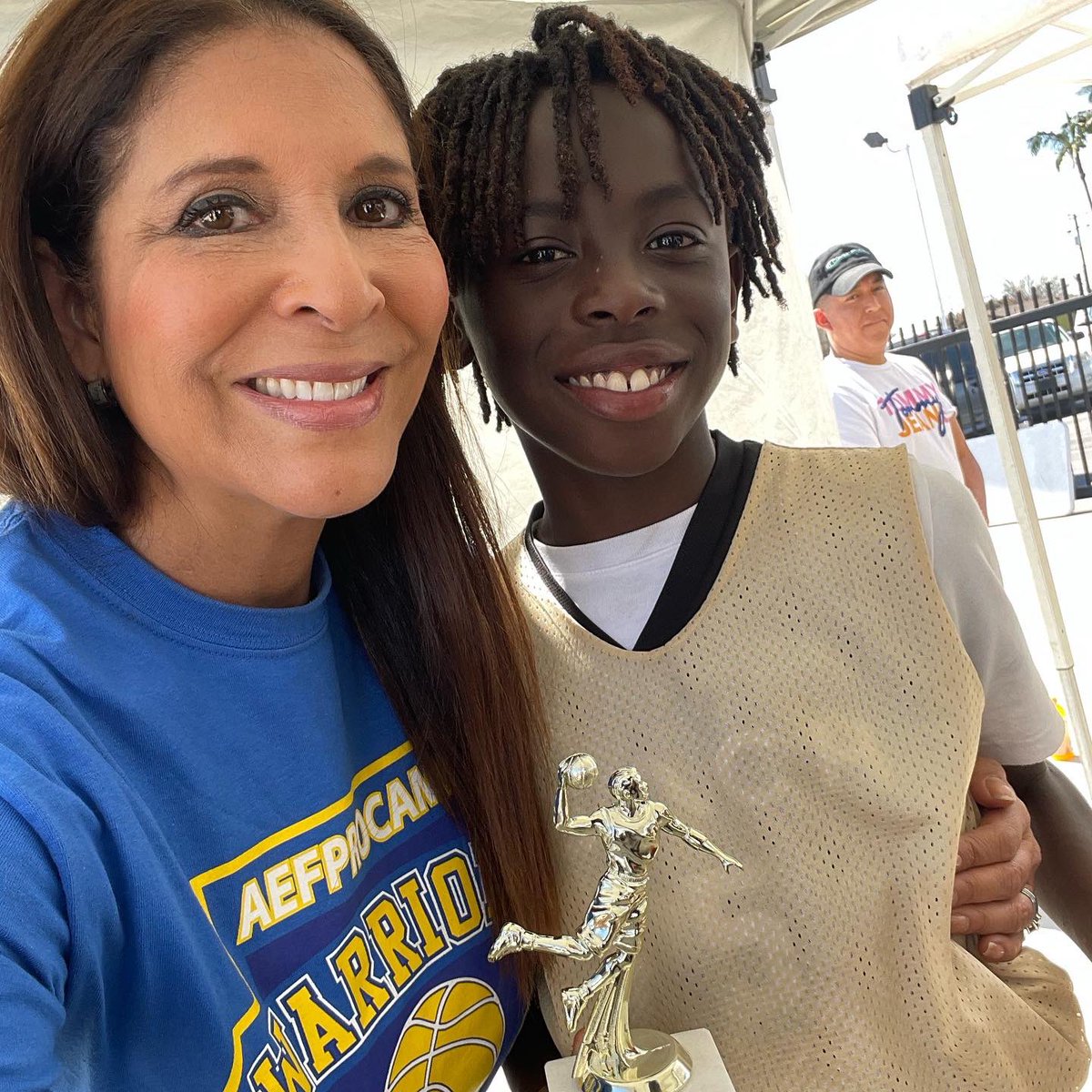 DevineNews's tweet photo. I’ve so missed interacting with people! A great day at #Bellflower #AEFprocamp youth basketball year ender. 

Most grateful for vip 🏀guests, motivational speakers  @trickshotcop @ajrom on the basketball court.

@TheTrickShotCop @AJRompza https://t.co/lLnOgAqF1N