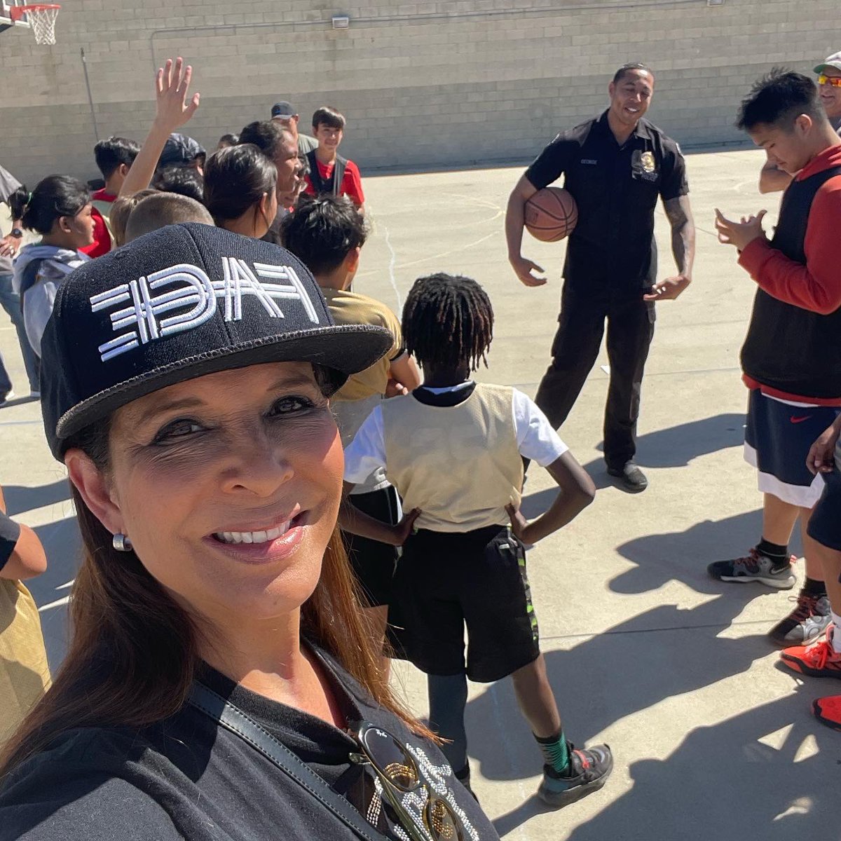 DevineNews's tweet photo. I’ve so missed interacting with people! A great day at #Bellflower #AEFprocamp youth basketball year ender. 

Most grateful for vip 🏀guests, motivational speakers  @trickshotcop @ajrom on the basketball court.

@TheTrickShotCop @AJRompza https://t.co/lLnOgAqF1N