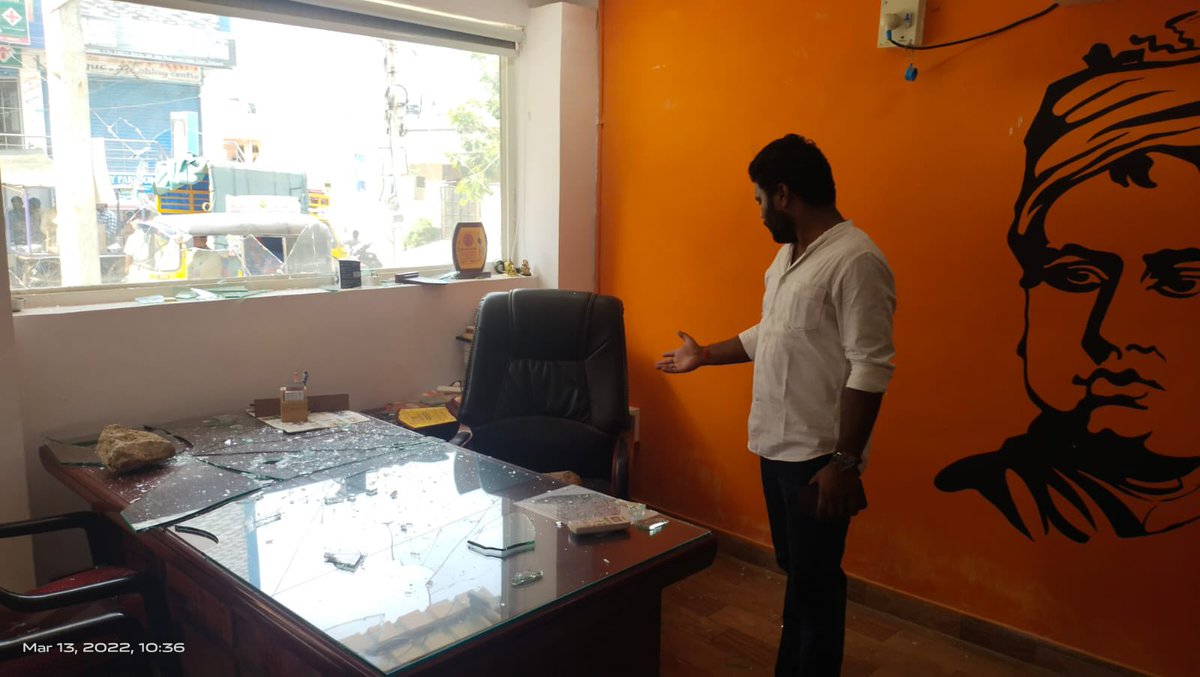 ValivetiGoutham's tweet photo. Unknown Goons Attack On BJYM State Vice - President , Boduppal Corporator @CorporatorSPR  Office At Boduppal .Incident Happend On Today Early Morning Hours @MedipallyPS  @RachakondaCop @BJYMinTS @Gavinollaharish @Bhanu4Bjp  @NvssprabhakarM @bandisanjay_bjp @Tejasvi_Surya https://t.co/oUoRunsPJP