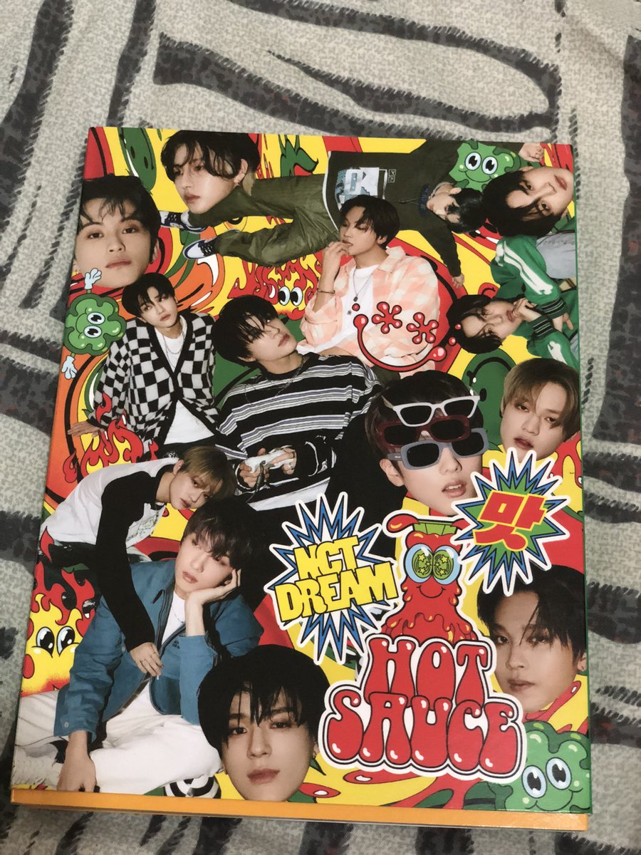 haetune's tweet photo. wts lfb exo nct albums onhand ph 
nct dream hot sauce boring ver 
pb with mark poster and thank u poster ( will give folded pob na) 
condi : 10/10
250 (230 if payo) + pf and lsf 
mop : gcash 
mod : sco, ggx
⁃with freebies https://t.co/Gd2v19wdfR