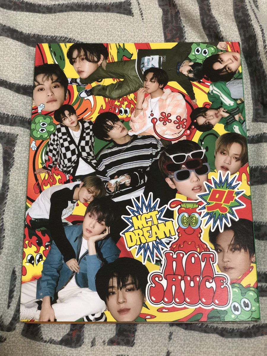 haetune's tweet photo. wts lfb exo nct albums onhand ph 
nct dream hot sauce boring ver 
pb with mark poster and thank u poster ( will give folded pob na) 
condi : 10/10
250 (230 if payo) + pf and lsf 
mop : gcash 
mod : sco, ggx
⁃with freebies https://t.co/Gd2v19wdfR