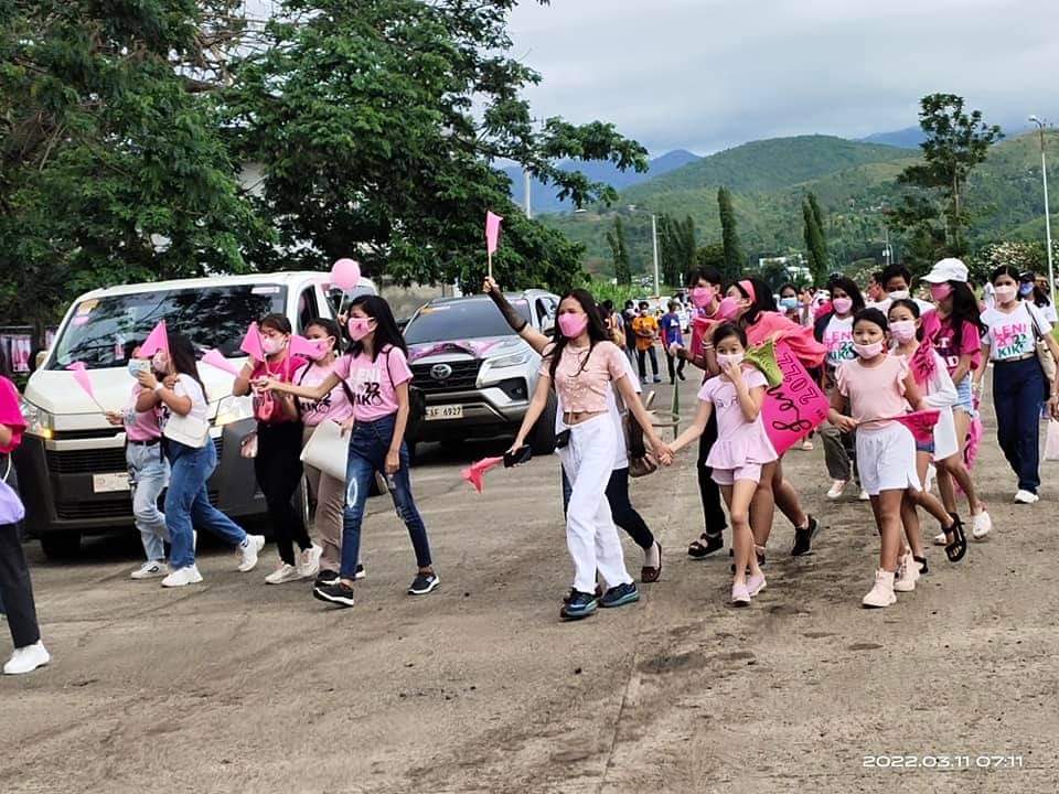 JoyceMa21045085's tweet photo. Registered voters kaya ang mga batang to? Nagtatanong lang😀😀 https://t.co/ELDHB73KBj