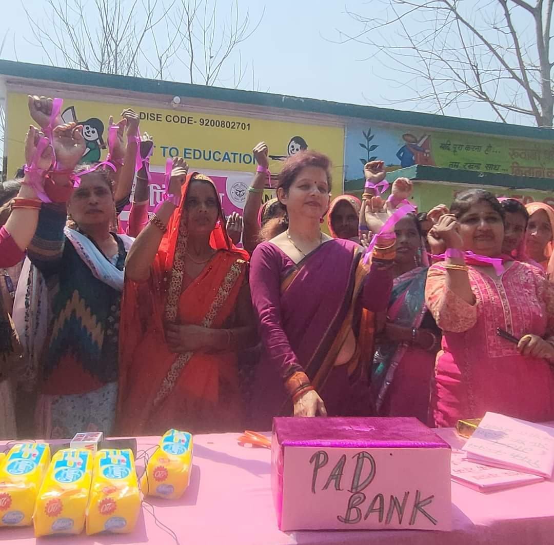sharmi_98's tweet photo. Pink club का गुलाबी मिजाज़
प्राथमिक विद्यालय लखौरा,बरेली की प्रधानाध्यापिका नीता जोशी की एक नवीन पहल।9वीं व 10वीं की जरूरतमंद छात्राओं को मिलेगी scholarship। उज्जवल भविष्य की ओर एक नयी उड़ान भरेंगी छात्राएं।
@Neetajoshi99
@PMOIndia
@EduMinOfIndia
@drdwivedisatish
@dmbareilly https://t.co/cd7DWZjDyH