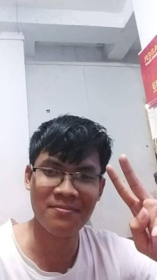 alin_phyu's tweet photo. Military Council blockade 45th street, upper block, Botataung Tsp, Yangon and arbitrary abducted 5 youths From Students Union who staged Urban Guerrilla strike,last night during a power outage. #WhatsHappeningInMyanmar #2022Mar13Coup #HelpMyanmarIDPs https://t.co/KhoW2HvfIc