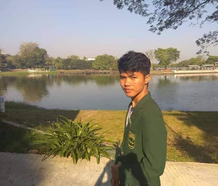 alin_phyu's tweet photo. Military Council blockade 45th street, upper block, Botataung Tsp, Yangon and arbitrary abducted 5 youths From Students Union who staged Urban Guerrilla strike,last night during a power outage. #WhatsHappeningInMyanmar #2022Mar13Coup #HelpMyanmarIDPs https://t.co/KhoW2HvfIc