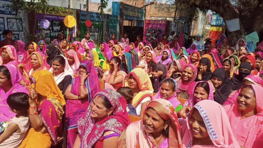 sharmi_98's tweet photo. Pink club का गुलाबी मिजाज़
प्राथमिक विद्यालय लखौरा,बरेली की प्रधानाध्यापिका नीता जोशी की एक नवीन पहल।9वीं व 10वीं की जरूरतमंद छात्राओं को मिलेगी scholarship। उज्जवल भविष्य की ओर एक नयी उड़ान भरेंगी छात्राएं।
@Neetajoshi99
@PMOIndia
@EduMinOfIndia
@drdwivedisatish
@dmbareilly https://t.co/cd7DWZjDyH