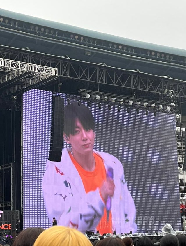 seokgieternal's tweet photo. VEAN A JUNGKOOK EN EL SOUNDCHECK DIOS @BTS_twt https://t.co/cwIXDJzGhn