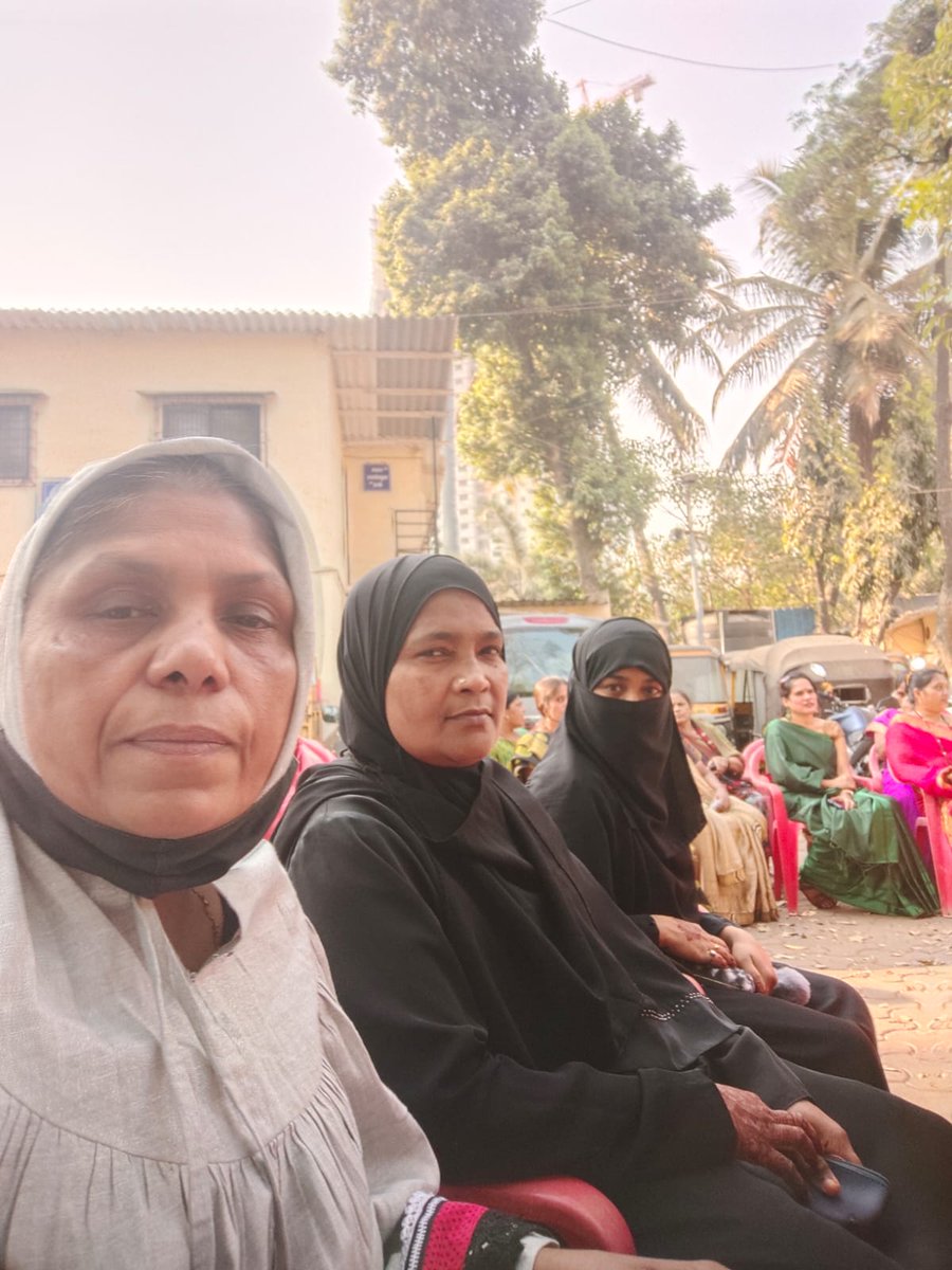 farzanaskmim's tweet photo. AIMIM१५९ दिंडोशी तालुका अध्यक्ष रुखसाना यूसुफ,४३ वार्ड अध्यक्ष फरीदा शेख और साजिदा शेख ने कुरार पुलिस चौकी में मोहल्ला कमेटी की मीटिंग में शिरकत की और दिंडोशी के कुछ अहम मुद्दों पर चर्चा की।
द्वारा समर्थित: -फरज़ाना काज़ी 
उत्तर पश्चिम जिला कार्यकारी अध्यक्ष https://t.co/kRIpotYFn2