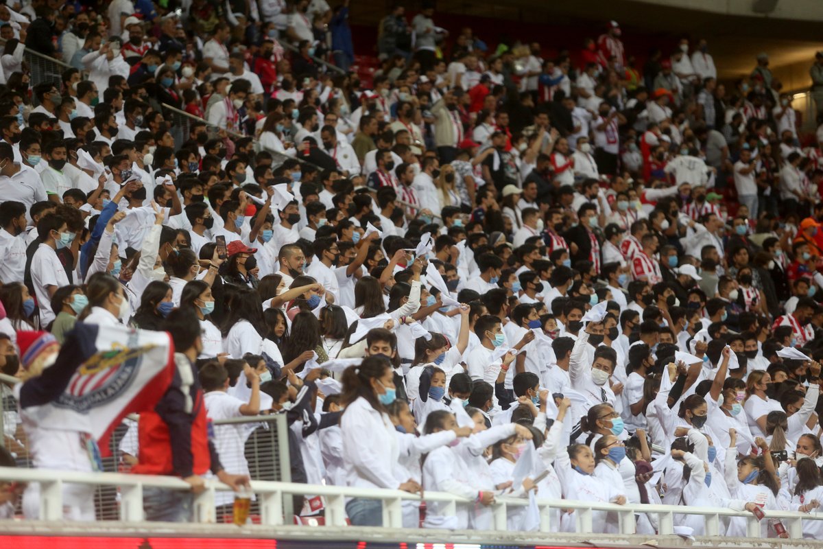 MilenioJalisco's tweet photo. El color blanco predomina en el Clásico Nacional
https://t.co/7F9qfhe3t1 https://t.co/YjeTg0dVYJ