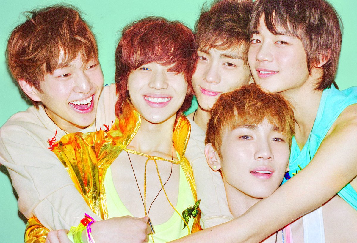 Клаб шоу шайни. Группа SHINEE. SHINEE Yeyo. Шайни ейоу. Шайни Yeyo фото.