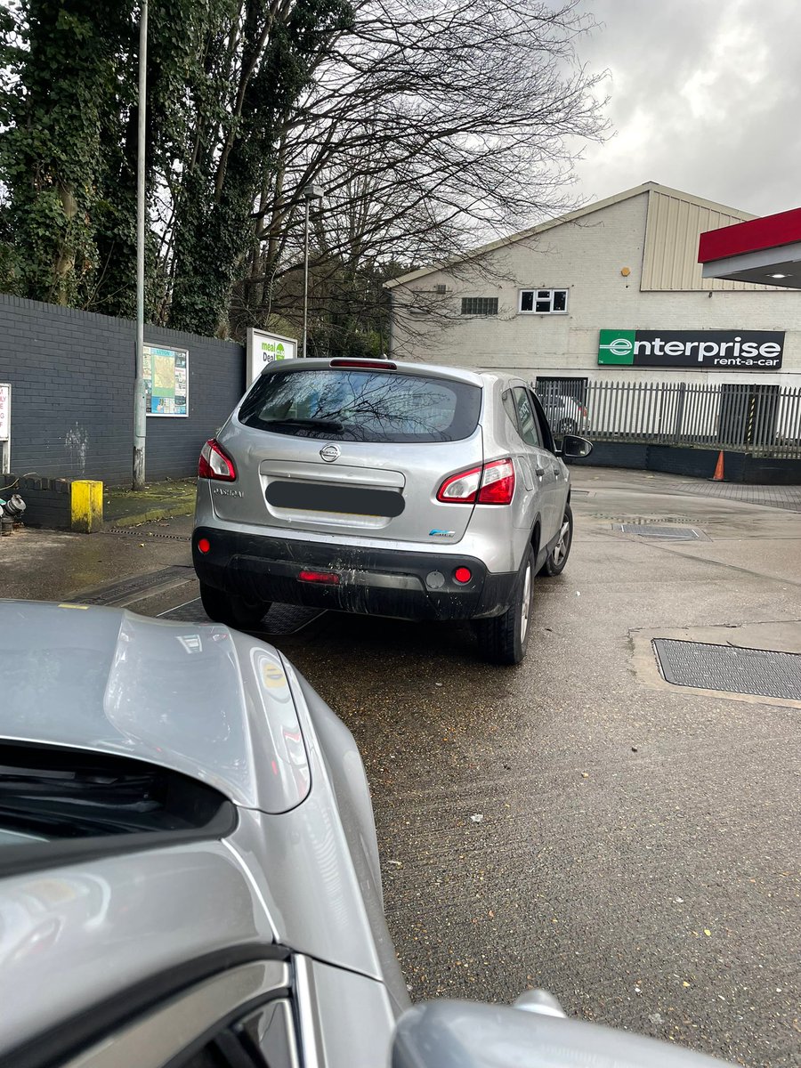 roadpoliceBCH's tweet photo. RP90 Luton. Vehicle registered and driven by a male who lives in Luton but insured to a female elsewhere. Suspected fraudulent insurance so vehicle #seized @DriveInsured 406248 https://t.co/4lRT5ecfdJ