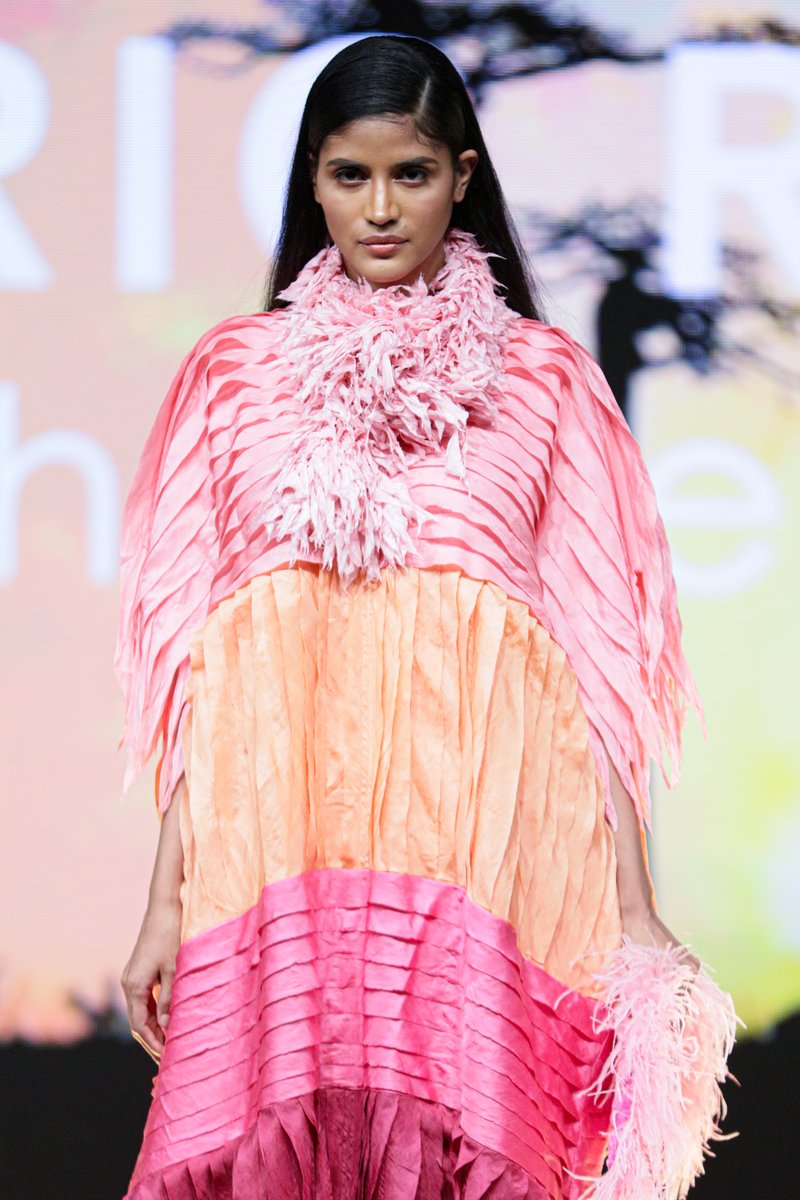 AFI_sa's tweet photo. #WomenswearFashionCollective in Abu Dhabi featuring Eric Raisina, in partnership with @Forbes #Forbes3050!!!👏
Click link to watch the show:
https://t.co/uT6nwFTBek
#AFIinAbuDhabi #RunwayLooks #GlobalPlatform #AfricanFashionInternational #HouseofNa https://t.co/ULXqSelyzD