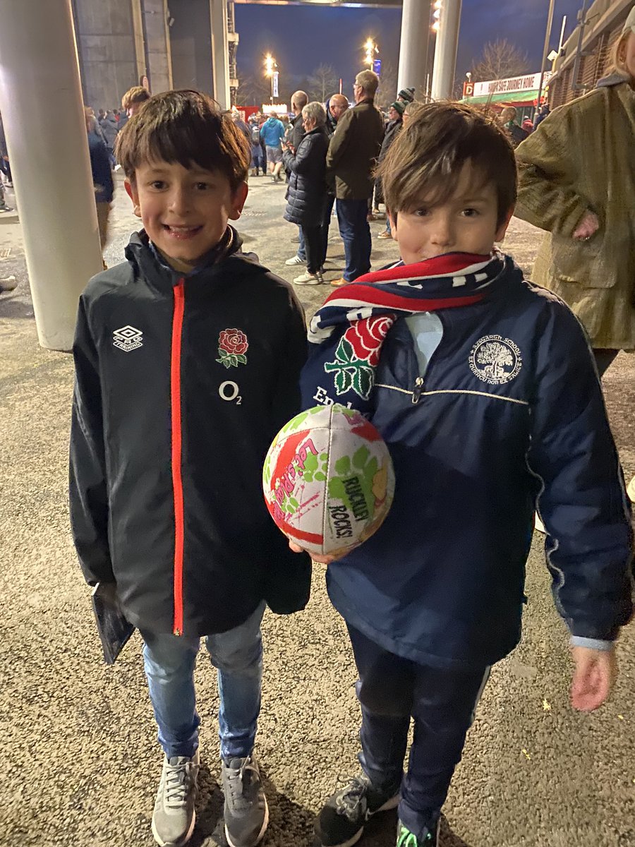 Two lucky boys……
<a href="/AysgarthSchool/">Aysgarth Prep School</a> 
<a href="/EnglandRugby/">England Rugby</a> 
@Twickenhamstad