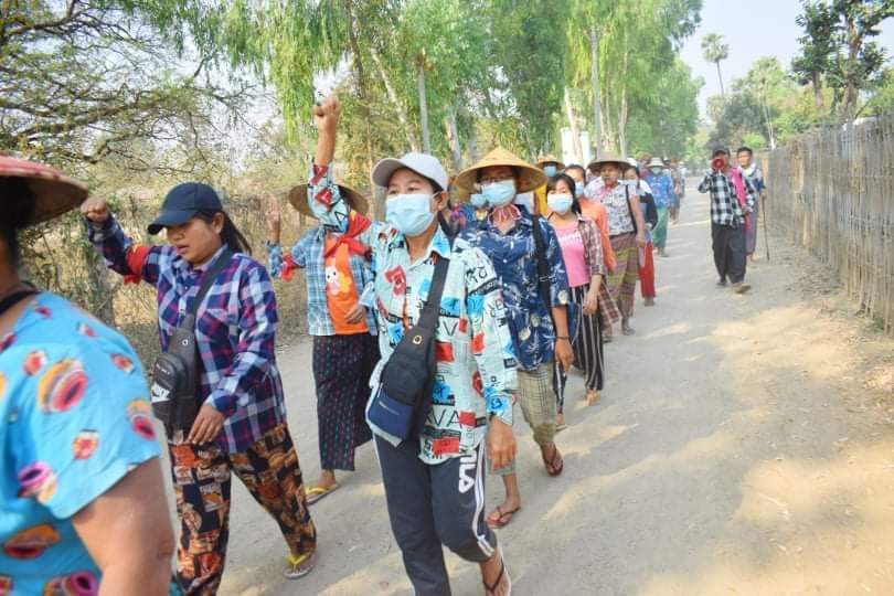 katycho22222's tweet photo. Anti-coup revolutionary coalition strike in the Vlgs from Sagaing's Yinmabin Dist as 368th day without a day off. 🪧  #2022Mar13Coup #HelpMyanmarIDPs #WhatsHappeningInMyanmar https://t.co/ARwmpPuYp8
