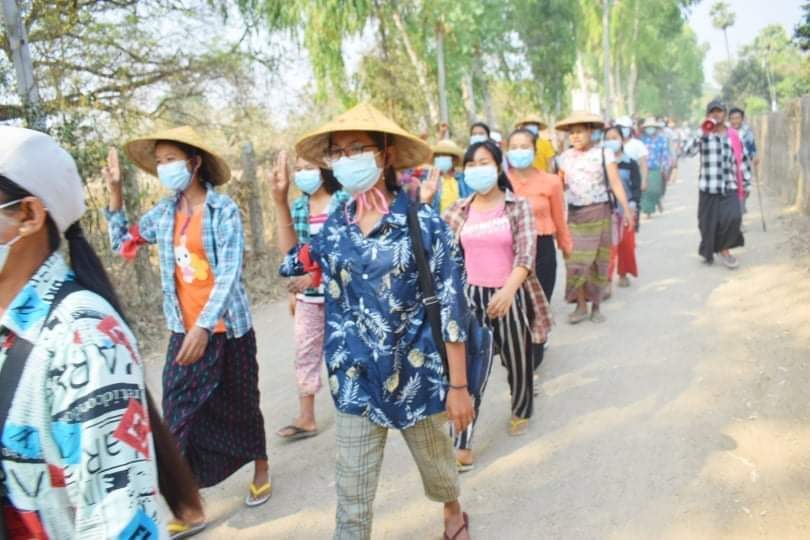 katycho22222's tweet photo. Anti-coup revolutionary coalition strike in the Vlgs from Sagaing's Yinmabin Dist as 368th day without a day off. 🪧  #2022Mar13Coup #HelpMyanmarIDPs #WhatsHappeningInMyanmar https://t.co/ARwmpPuYp8