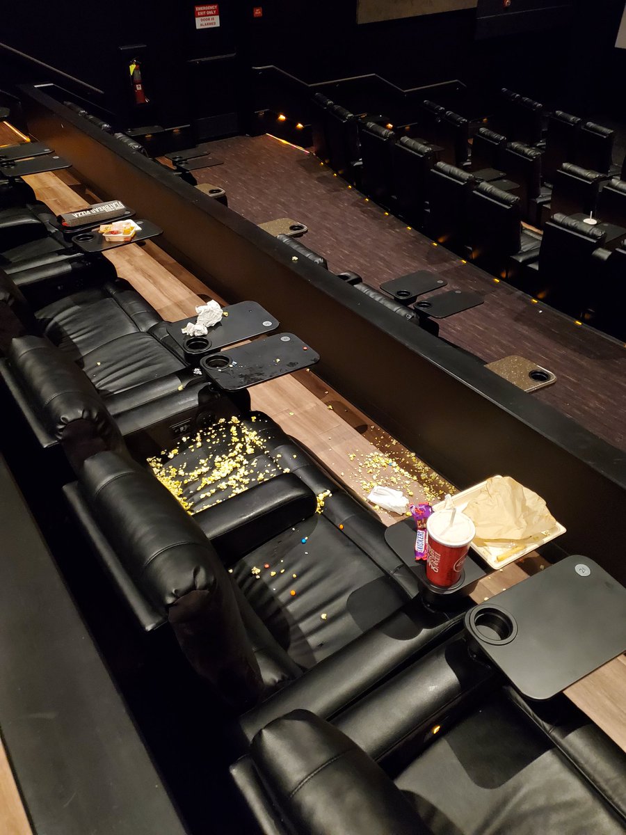 MacieJay's tweet photo. Just saw The Batman, the movie was incredible but the people were shitty. https://t.co/NXVcTKc0QD