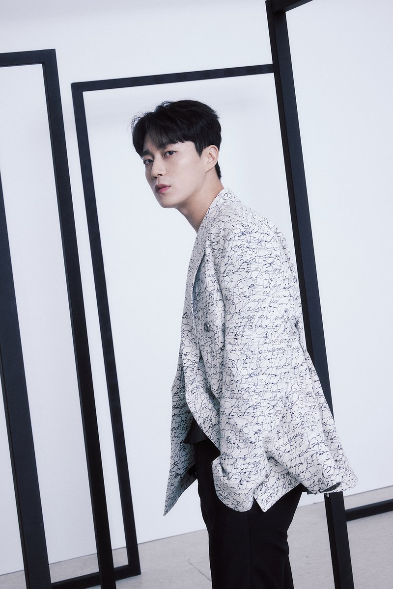 Highlight_AUent's tweet photo. HIGHLIGHT THE 1st FULL ALBUM [DAYDREAM] CONCEPT PHOTO 4. BEFORE THE DREAM Ver.
2022. 03. 21. 18:00

✔ https://t.co/kGAC99Rg0k

#하이라이트 #HIGHLIGHT #윤두준 #YOONDUJUN #양요섭 #YANGYOSEOP #이기광 #LEEGIKWANG #손동운 #SONDONGWOON #데이드림 #DAYDREAM https://t.co/Gis7OUDN4v