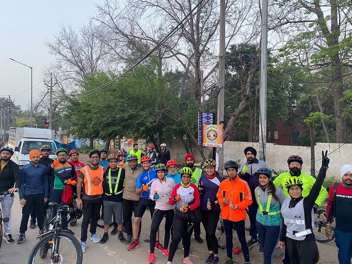 devoirtech's tweet photo. First Century ride Chandigarh to Ropar. Full on fun 🤩 Sometimes we ourselves don’t know what we are capable off 🙌 #cyclinglife #100kms #cyclegiri
#GRCIndia #GiantRidingClub #GiantIndia #GiantBicycleIndia #Giant #GiantBicycles
#Elementretail #cycling #cyclinglife #RideGiant https://t.co/aFsqiqZG0T