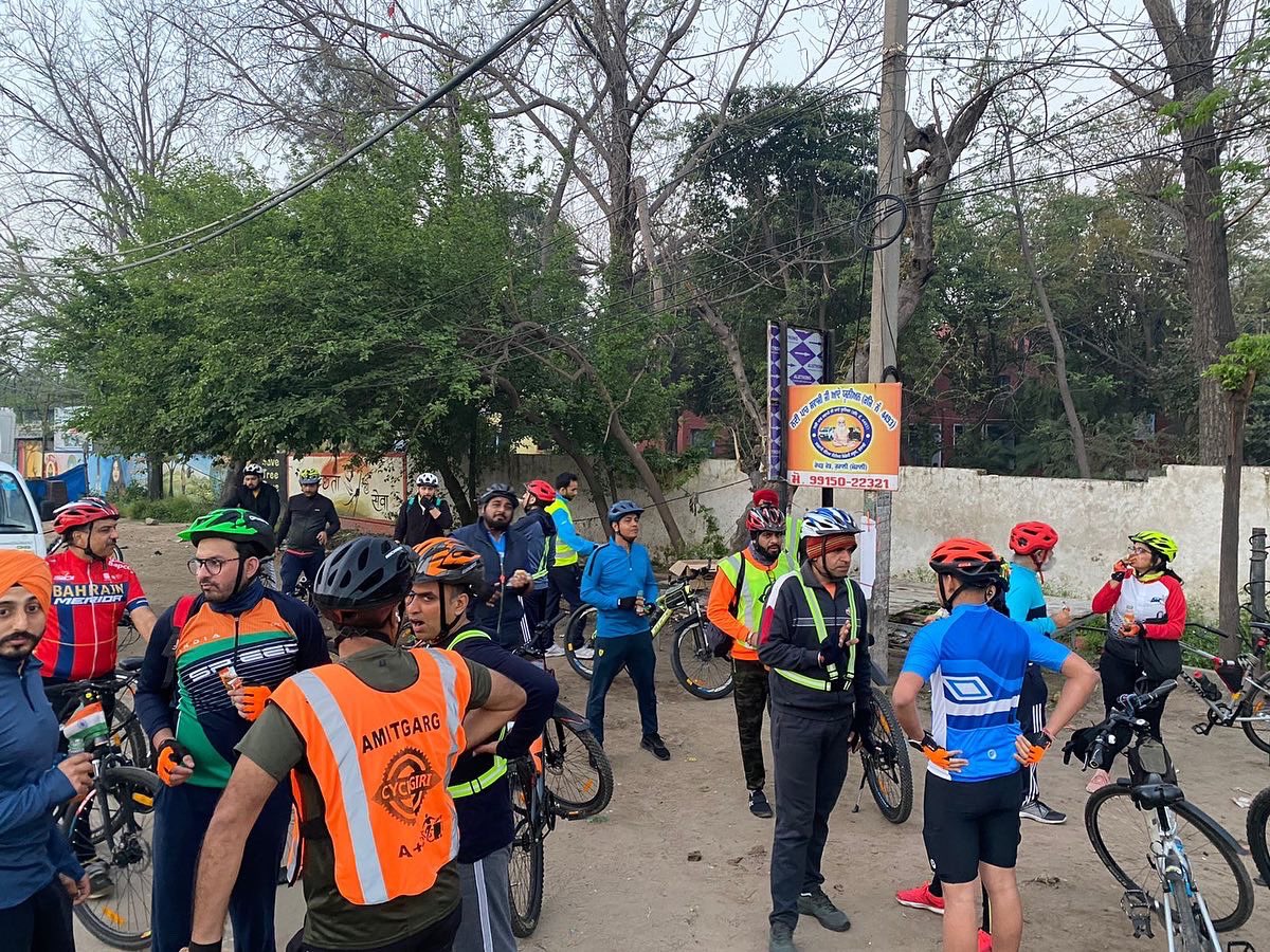 devoirtech's tweet photo. First Century ride Chandigarh to Ropar. Full on fun 🤩 Sometimes we ourselves don’t know what we are capable off 🙌 #cyclinglife #100kms #cyclegiri
#GRCIndia #GiantRidingClub #GiantIndia #GiantBicycleIndia #Giant #GiantBicycles
#Elementretail #cycling #cyclinglife #RideGiant https://t.co/aFsqiqZG0T