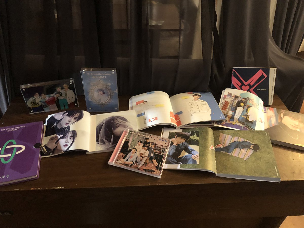 eo_205's tweet photo. #My_Beautiful_Spring_Beomgue
#나의_아름다운_봄_범규에게

이벤트 공지 뜨자마자 컵홀더보고 뿅가서 바로 와야겠다고 다짐했는데 정말 오기 잘 한 것 같아요😭 컵홀더도 예쁘고 특전 애기범규 스티커도 귀엽구 카페에도 볼거리 많아서 좋았어요❤️ https://t.co/vbOiIqgXXa