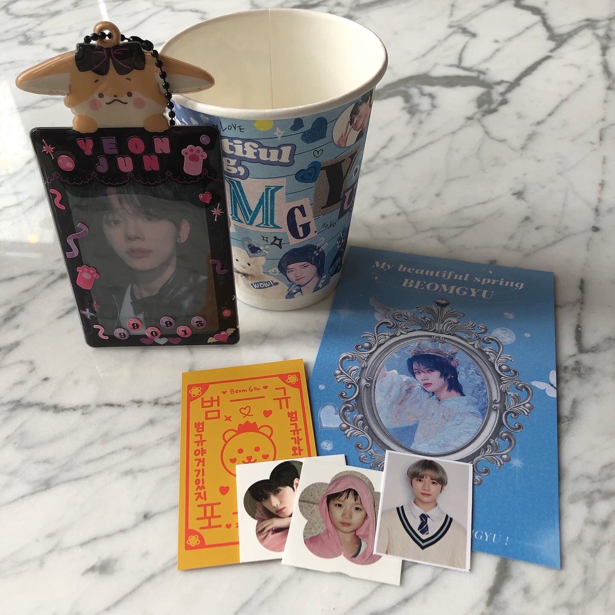 eo_205's tweet photo. #My_Beautiful_Spring_Beomgue
#나의_아름다운_봄_범규에게

이벤트 공지 뜨자마자 컵홀더보고 뿅가서 바로 와야겠다고 다짐했는데 정말 오기 잘 한 것 같아요😭 컵홀더도 예쁘고 특전 애기범규 스티커도 귀엽구 카페에도 볼거리 많아서 좋았어요❤️ https://t.co/vbOiIqgXXa