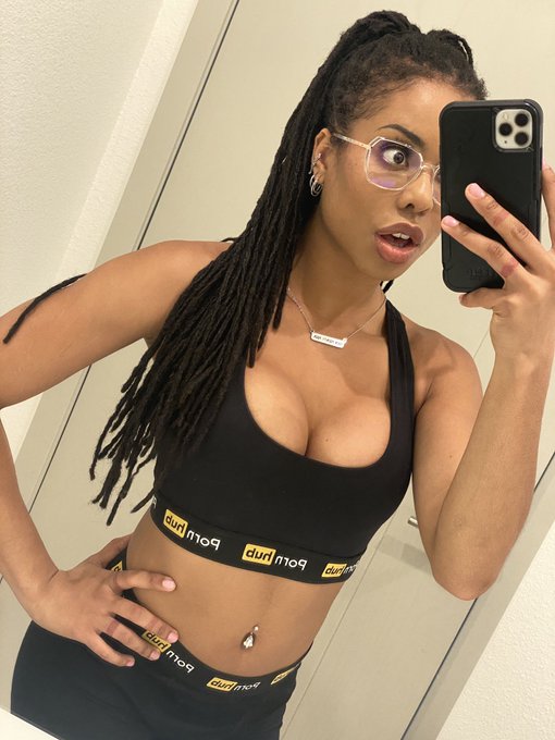 hello. https://t.co/CfMqFpykZt https://t.co/1PEPfmTlwp