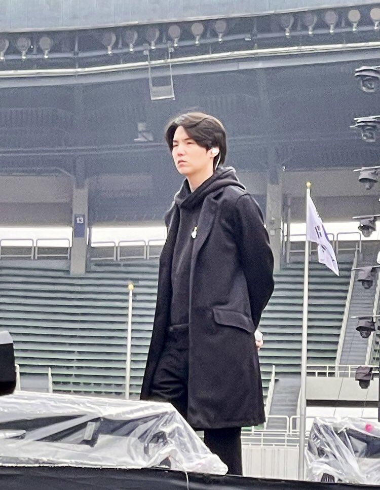 มึงพี่ยุนกิหล่อมากอะ :