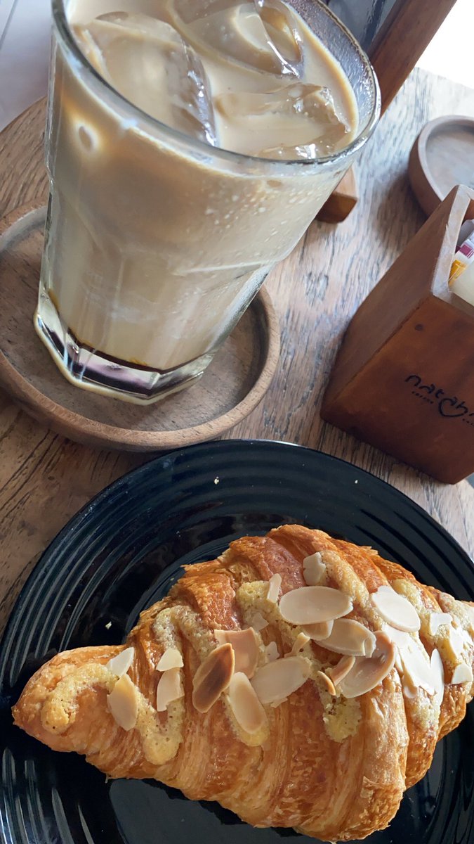 endriean's tweet photo. Coffee date 🤍 https://t.co/PUoyqFXdEg