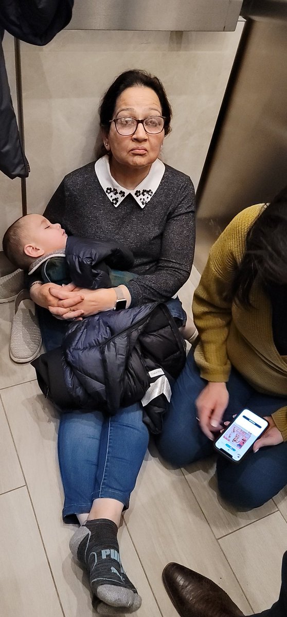 OnTapPub's tweet photo. @GlobalEdmonton We been stuck here in Elevator in Legends Private Residences in JW Marriott since 8:50pm, 8 adults (2 seniors) 1 infant 1 year old.
We have called fire department,  Front concierge,  no body seems to get us out. https://t.co/KXBY9GtwfX