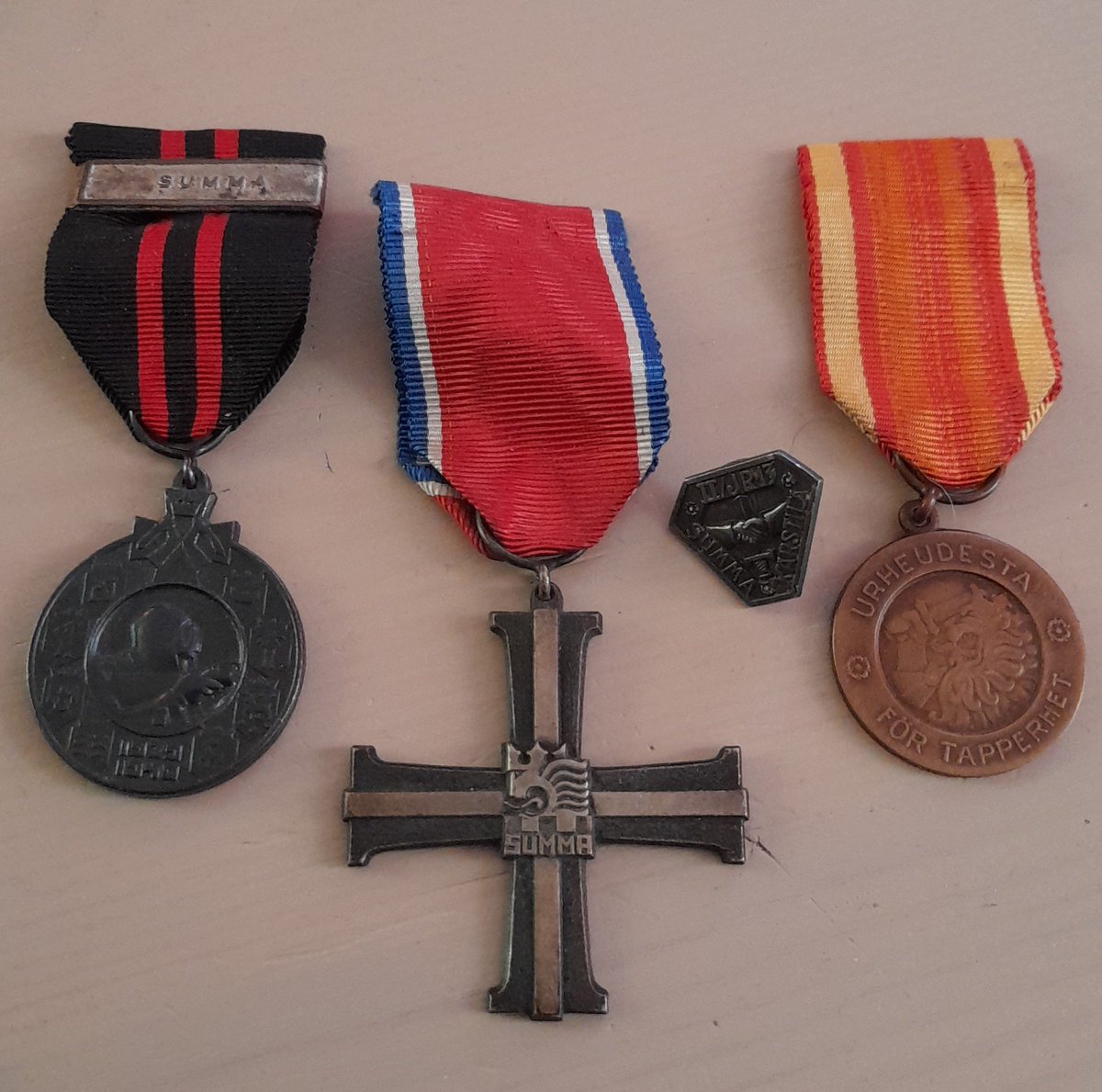 VarjoJani's tweet photo. Tänään, 13.3. tulee kuluneeksi 82 vuotta #talvisota päättymisestä. 🇫🇮⚔ Mieli herkistyy näitä taatan perintöprenikoita tutkiessani.
Summan taistelut näissä vahvasti läsnä. Taata Laitilan miehenä kuului #JR13:aan.
@sotaveteraanit https://t.co/x91Lteg64Z
