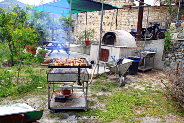 photosofcyprus's tweet photo. The local Cypriot traditional souvla dish, slowly cooking in Apsiou Village #cyprus #apsiou #limassol #village #souvla #food #culture #travel #history https://t.co/Ivd6oc2jMx