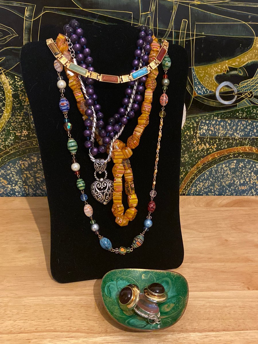 loveretrocrafts's tweet photo. Mixed vintage jewelleries, murano beaded necklace, purple lucite / plastic necklace, vintage clip on earrings, Brighton hearted pendant Etc https://t.co/GV3gMgQLwm #loveretrocrafts #turquoisenecklace #turquoisebead https://t.co/OiTuQr3nrU