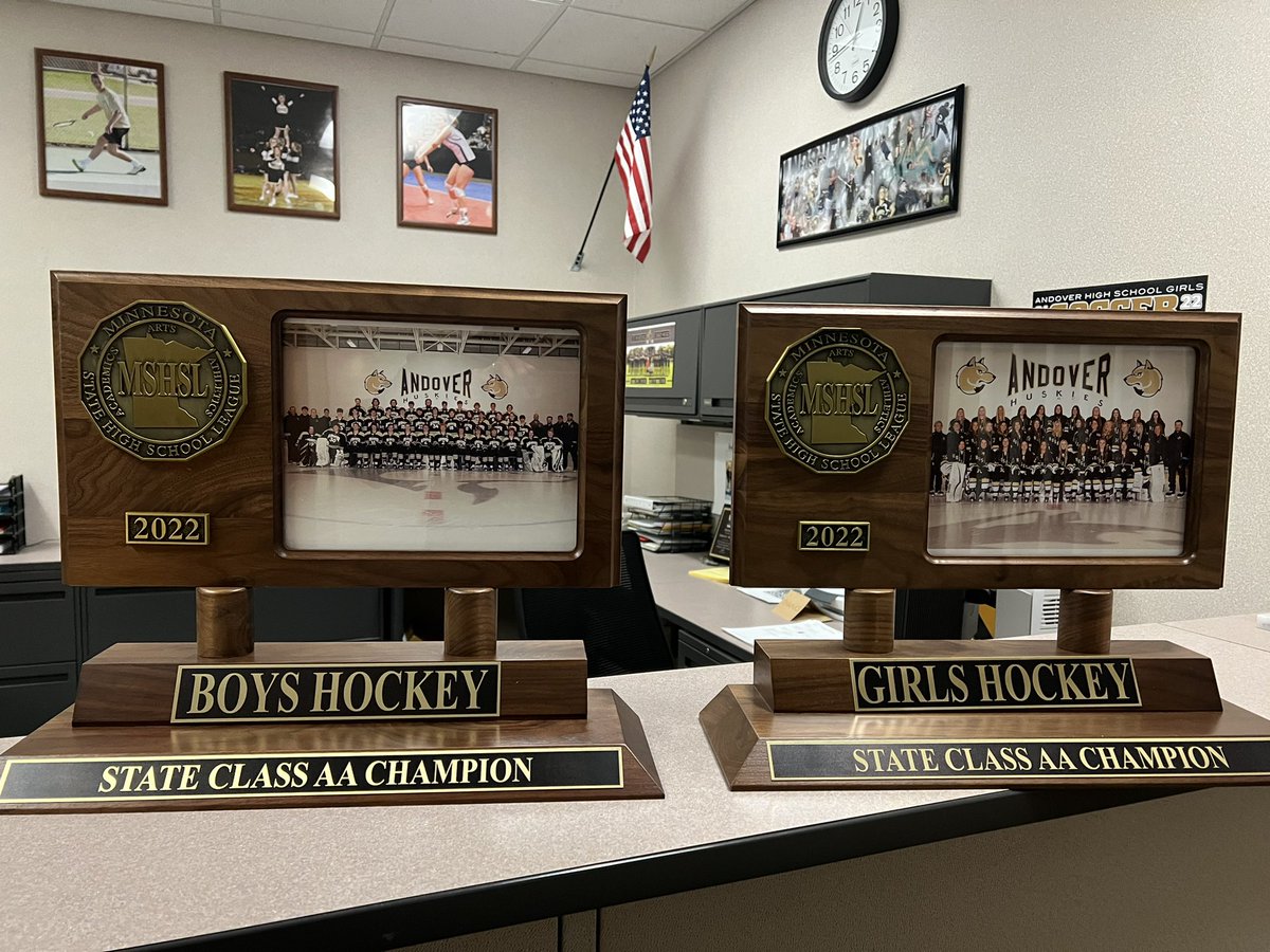AndHSHuskies's tweet photo. Back at the office…#Bookends
#ProudAD
#HuskyNation
#HuskiesHS https://t.co/rBdL4rb96s