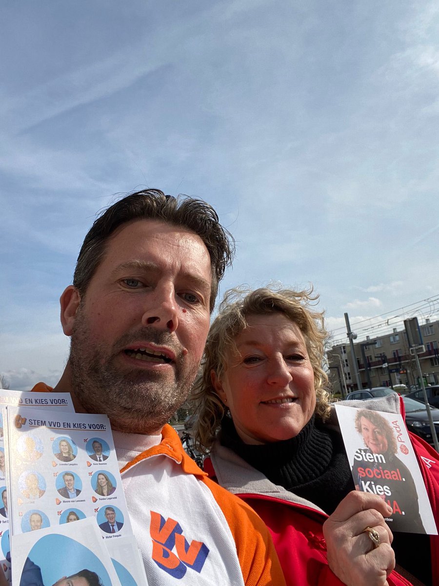 bzwart's tweet photo. Lekker flyeren en mooie winkelcentra in #Amstelveen bezoeken met @RealFredTeeven. Leuke gesprekken over lokale, landelijke en internationale politiek. Obv mijn peiling krijgen we hoge opkomst én blijft @VVDAmstelveen grootste #GaStemmen #GR2022 #StemBas🔟 #MaakHokjeRoodBijZwart https://t.co/yMzRx9C4Dg