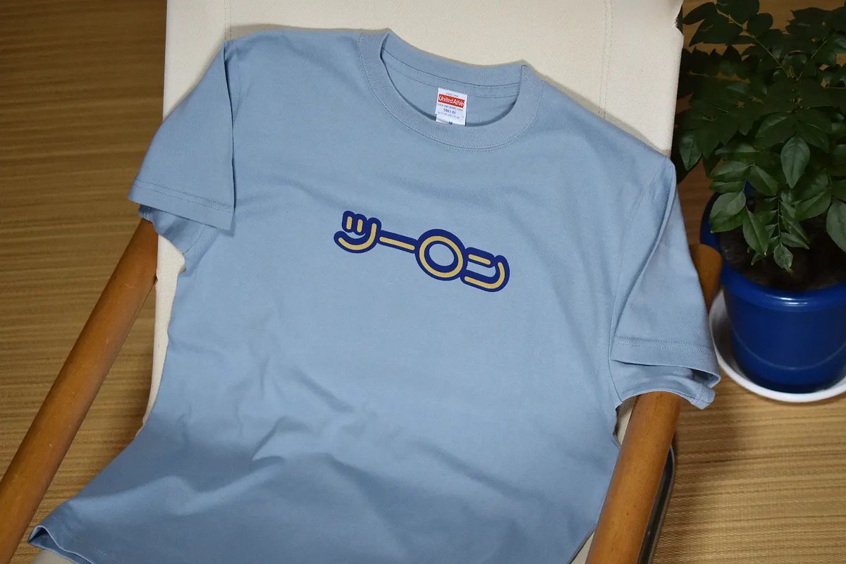 okadayukio's tweet photo. #FCTRY で作ってもらった
#ツーロン の #Tシャツ(¥3,000)
・
市内で採集した20点余りのグラフィックから選ぶ
「PRINT HIMI」という「氷見、再発見。」の催し
その場で #シルクスクリーン で印刷してもらえる
3月20日(日)までやっているそうです
楽しいね
#氷見 #printhimi @fctry.info #13mar2022 https://t.co/OTzldur9xR