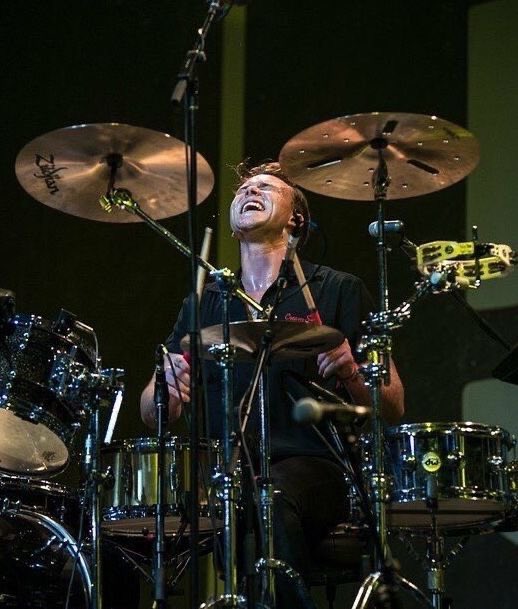 PlaceInMeg's tweet photo. Ashton Irwin, everyone. https://t.co/ddorivVtnc