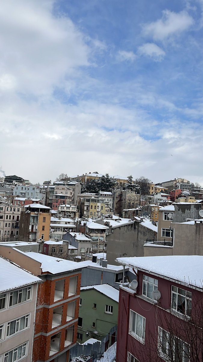 huriyebastas's tweet photo. @yektakopan Beyoğlu, 10.05 https://t.co/ILgKl6Qoy5