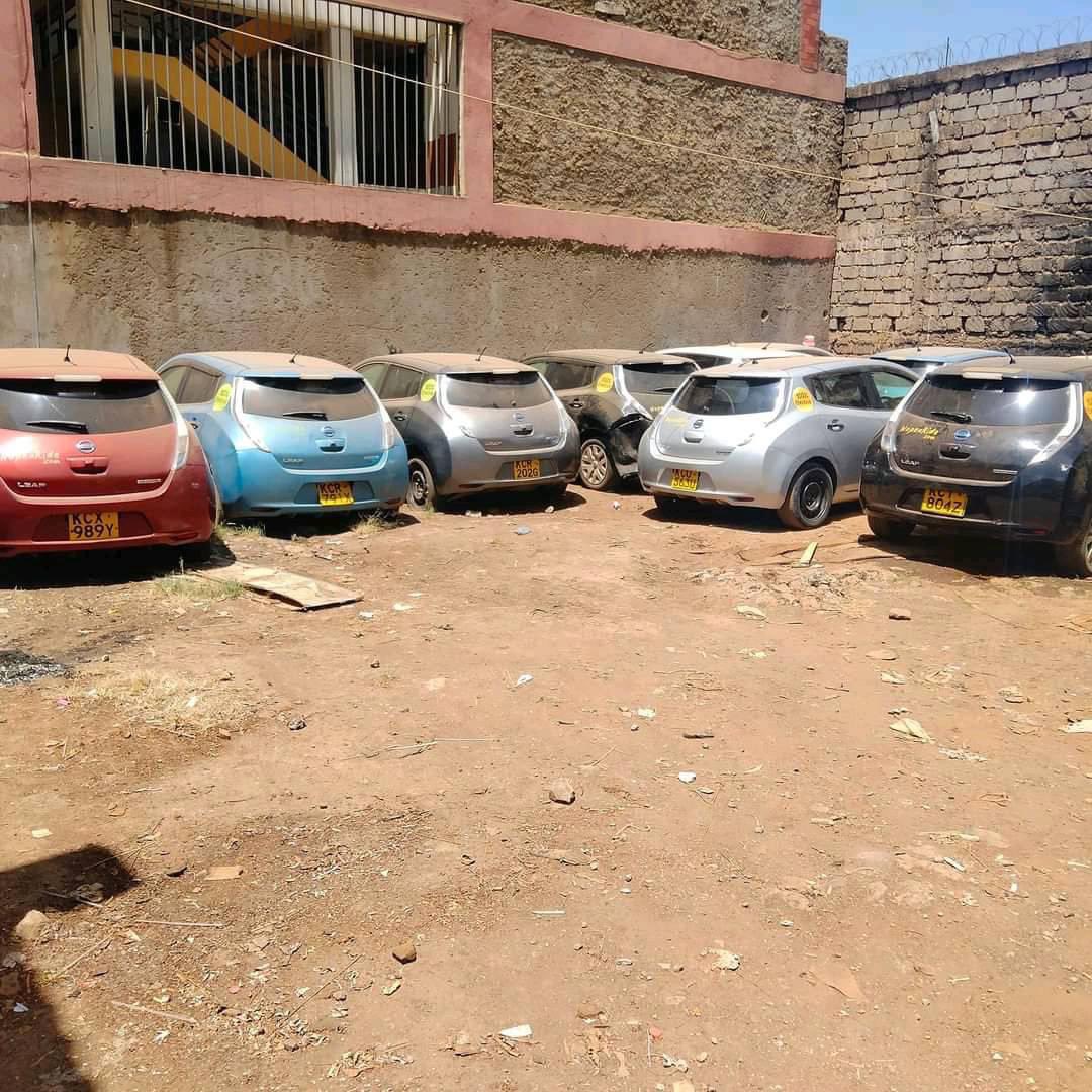 Kalasinga_'s tweet photo. Hmm. What’s the story? Batteries dying? Auctioneers? https://t.co/WGUdGaEr3w
