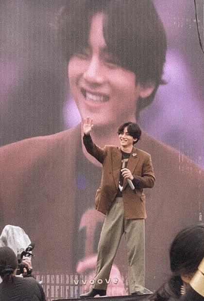 taeteland's tweet photo. omg kim taehyung’s smile 🥺 https://t.co/St4SzmPrEb