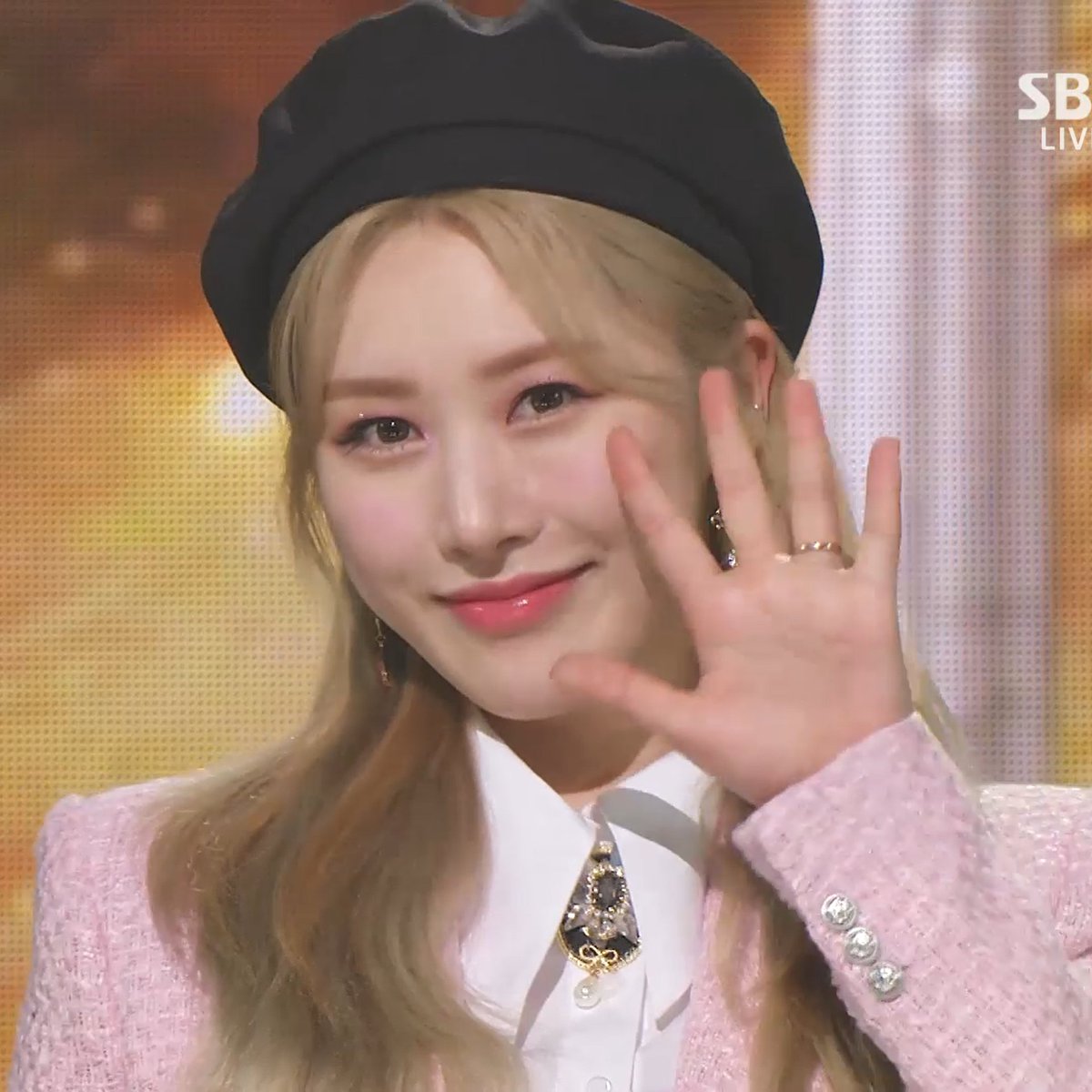 idealtypegirl's tweet photo. Our pretty pink ending fairy!

#우리의_겨울에도_봄이_찾아오겠죠 
#홍의진 #HONGEUIJIN
#홍의진_여덟번째봄 
#여덟번째봄 #The8thSpring https://t.co/DNzT9wX4R3
