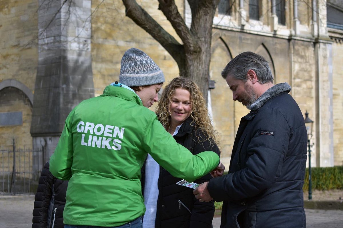 GLRoermond's tweet photo. Gisteren hebben we de hele dag campagne gevoerd op het #munsterplein. Vooraf deed @msmitsmans mee aan het lijsttrekkersdebat!
❤️💚
📸@johandewal https://t.co/7FdP3RFLAM