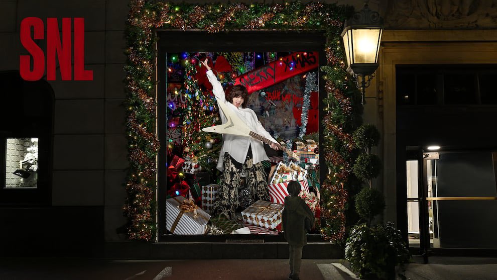 jacquemusx's tweet photo. Petition to give SNL’s photographer Mary Ellen Matthews a Vogue editorial https://t.co/nYHEWW8CMM