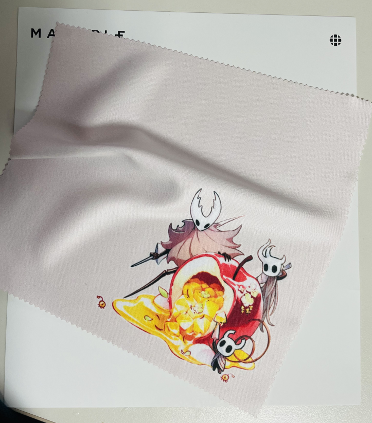 안경닦이를 굿즈로 만들면 소중하니까 그만 잃어버리지 않을까?
그러나 너무 소중해서 사용하지 않는