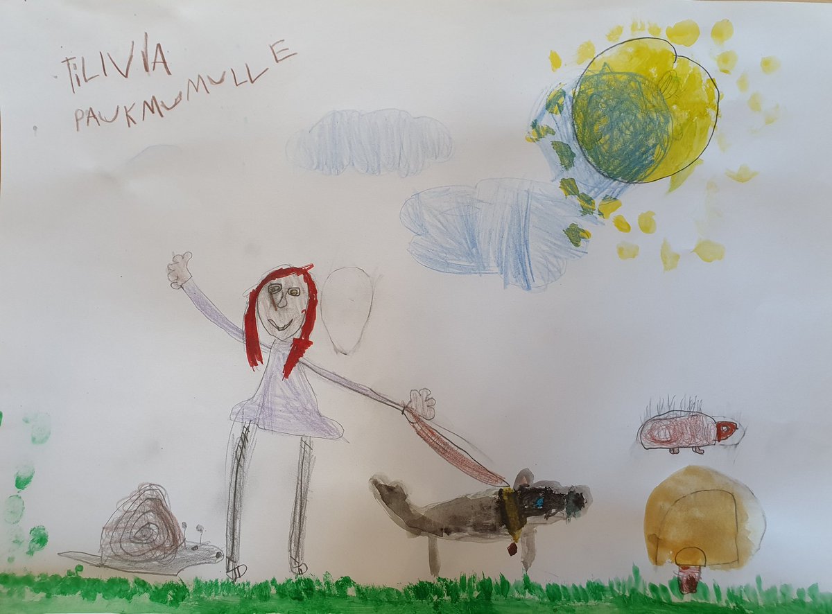 IlenPaula's tweet photo. Piirtelimme kuusivuotiaalta Livian kanssa ja hän antoi Paukmumulle osoitetun piirroksen. Monilta lapsilta tuhotaan nyt koti ja perheyhteydet. Pidetään huoli yhdessä, että tänne tulevilla lapsilla säilyy toivo ja he saavat mahdollisuuden hyvään elämään. T. Paukku-mummu #ukraina https://t.co/b5ZWkdpmgg