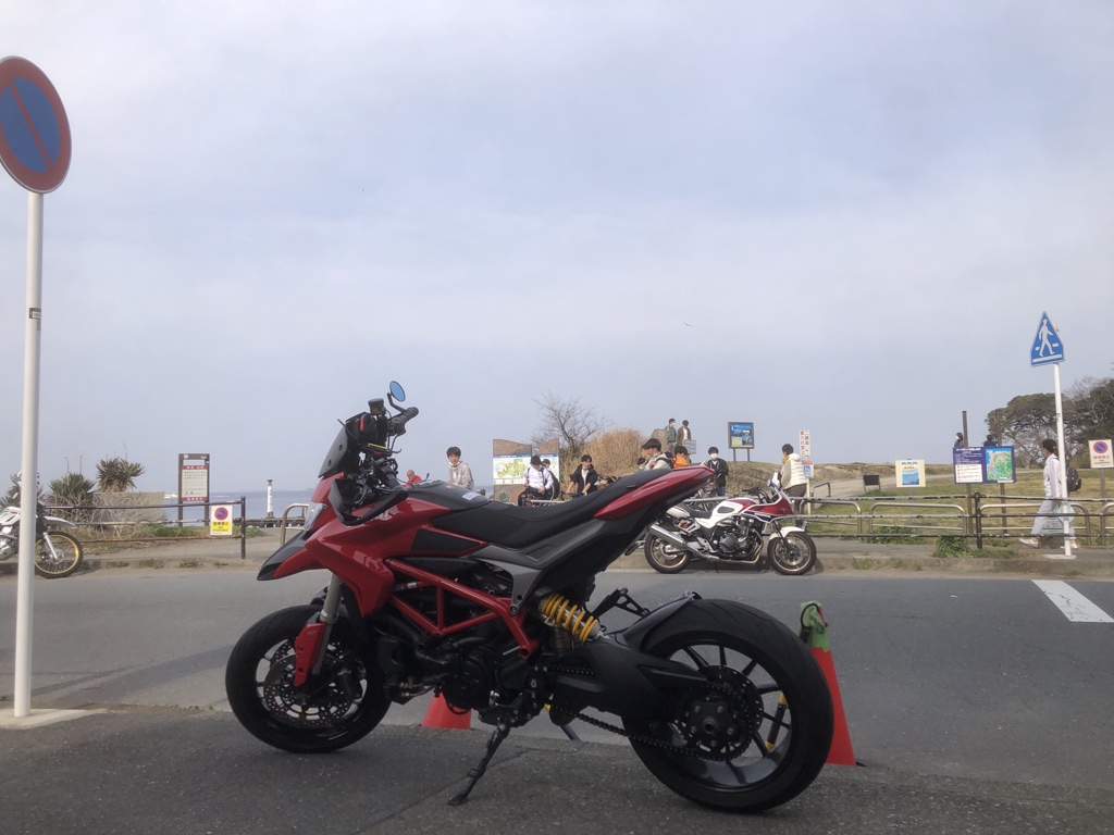 1万kmで1cm弱位伸びてた。やっぱ新品はいいね！艶あり黒もかっこいい。静かになった&amp;ダイレクト感が増した。 #ハイパーモタード