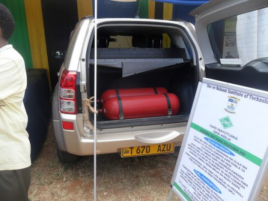 samatimemagari's tweet photo. ⚠️Zijue Faida na Hasara za Kutumia Gas kwenye Gari Yako..
.
Miaka ya Nyuma  Wataalamu wa DIT[Dar es salaam Institutes of technology] hapa TZ  walituletea technology ya kutumia Gas kwenye magari kama mbadala wa Petrol/diesel..
.
Nimeona ni vyema ukapata ABCD kuhusu hili swala.. https://t.co/PxI3jSfKRy