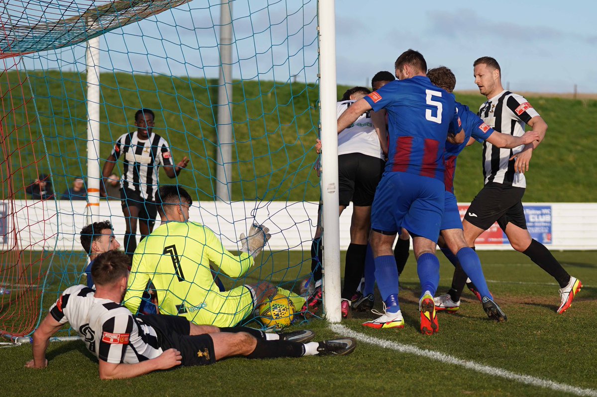 MaldonTiptreeFC's tweet photo. 📝 | Turps Bags The Winner
The Jammers produced an impressive second half performance to take all three points, with the goals coming from central defenders, @GeorgeWinn3 and @JoeyTurpin.
🔗 https://t.co/OLGvg3qrCE
#Jammers 🍓 #MALDER https://t.co/Gkhonp1Bxk