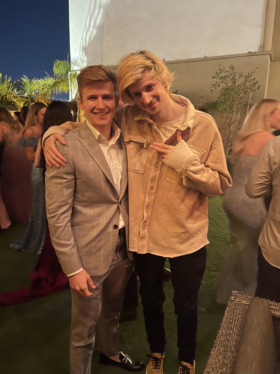 xqcL
